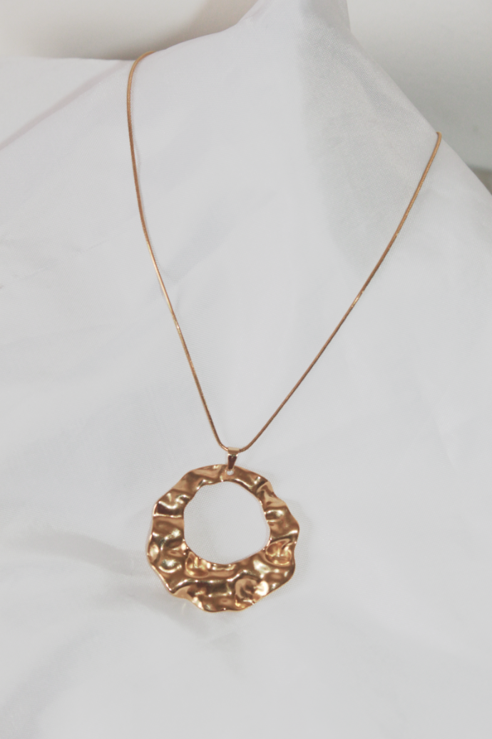 BELL HOOKS Colar dourado com círculo pendente