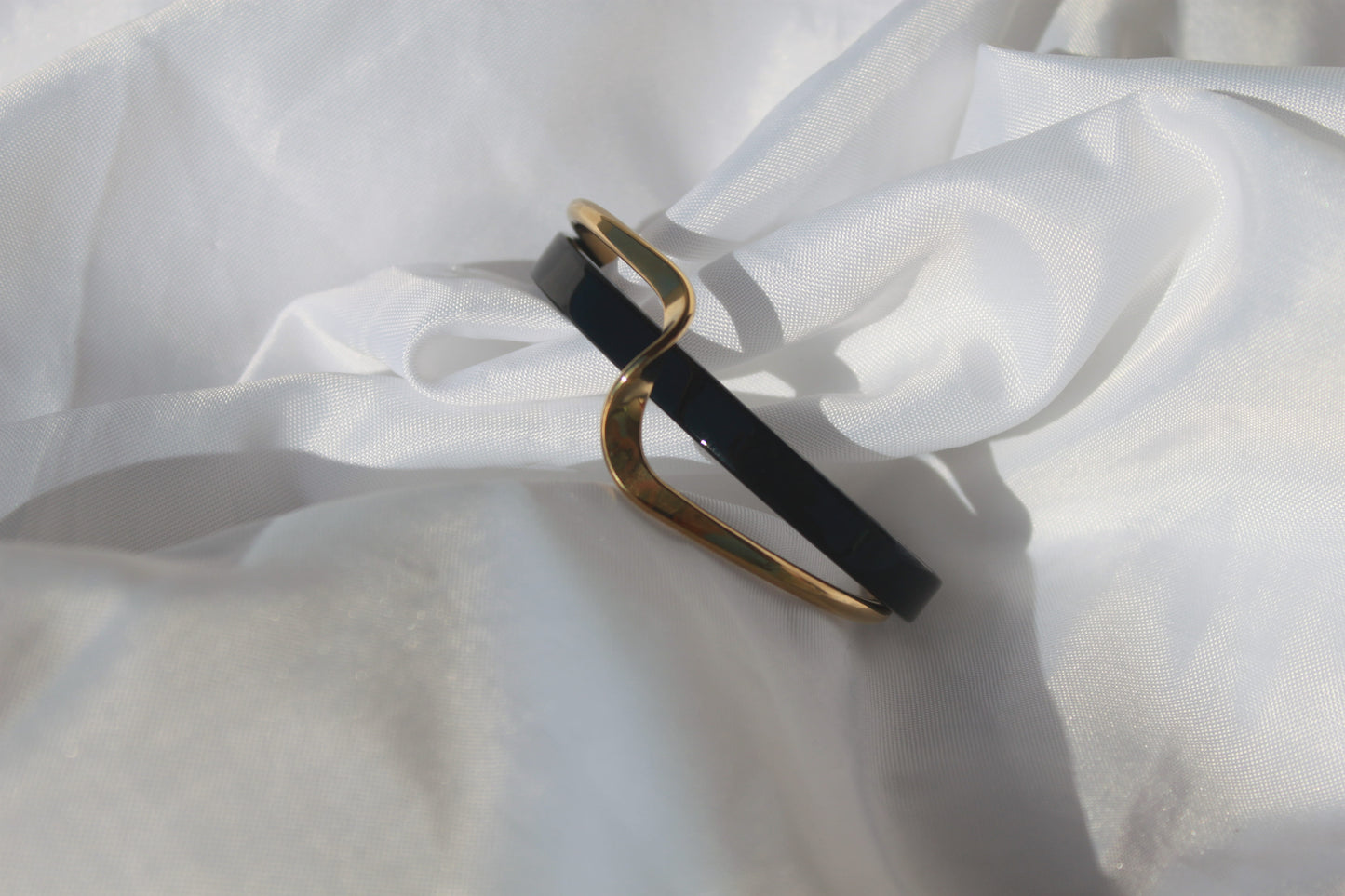 CARISMA Pulseira dourada e preta