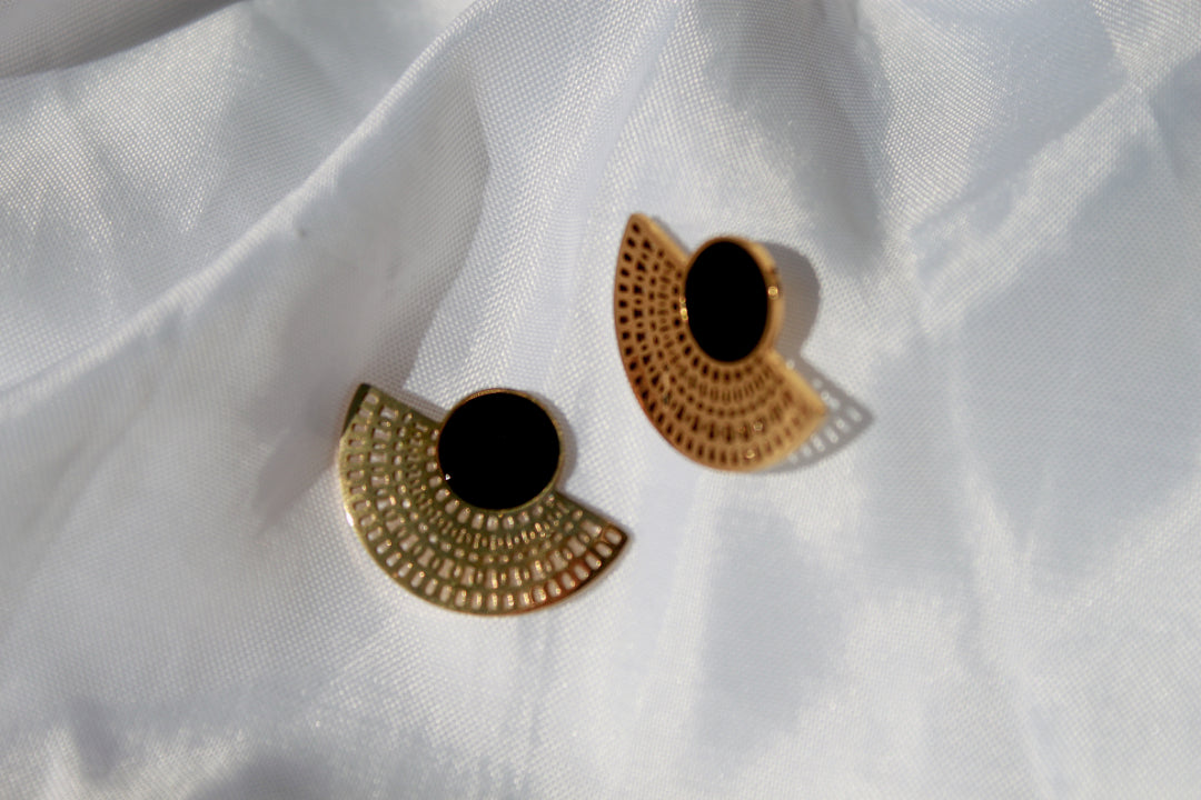 BOLDNESS Gold & black earrings