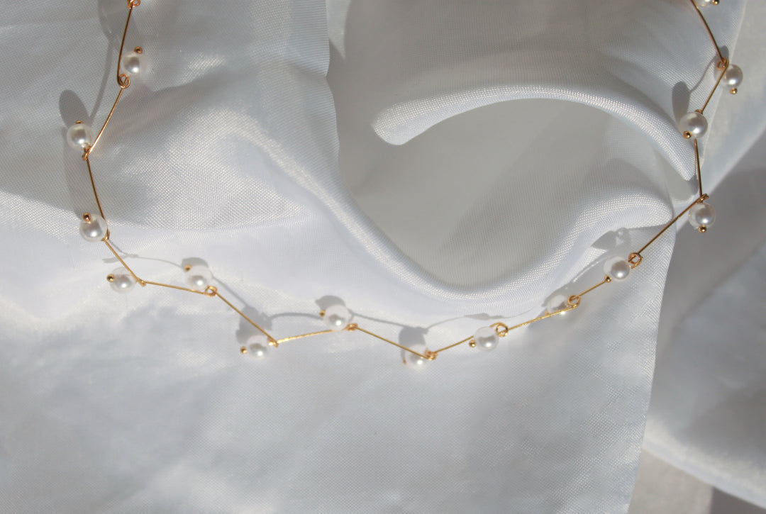 CLARITY Constelation necklace with white pearls