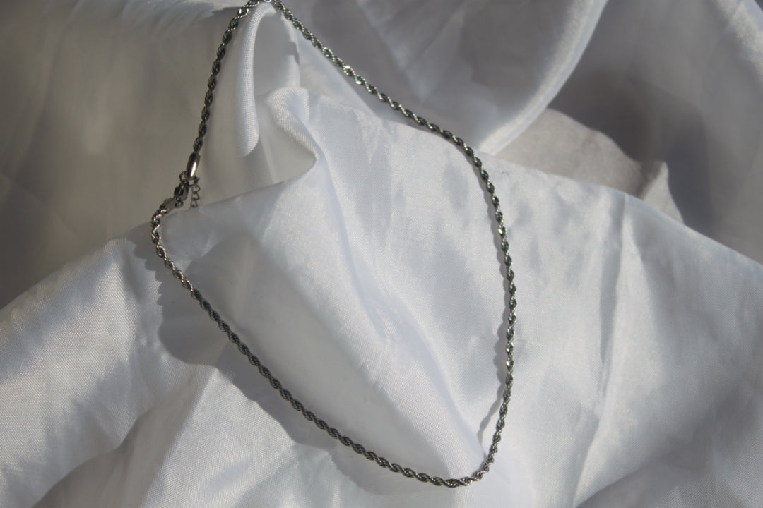 INTEGRITY Twisted silver thread