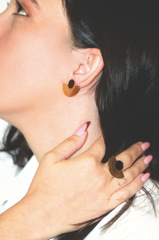 OUSADIA Brincos dourado e preto