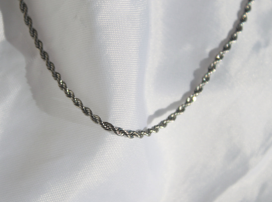 INTEGRITY Twisted silver thread