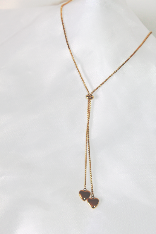 MARGARET SANGER Colar dourado com dois corações pendentes