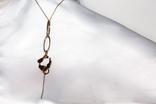 MARIE CURIE Colar dourado  com argolas em pendente