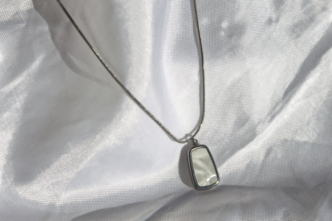VISIONARY Silver thread with a white-pearl rectangle