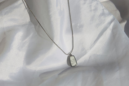 VISIONARY Silver thread with a white-pearl rectangle