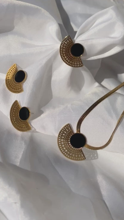 OUSADIA Anel dourado e preto