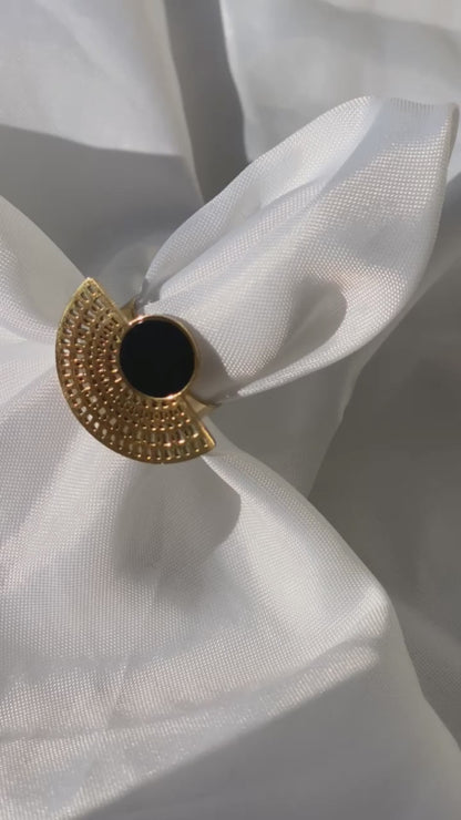 OUSADIA Anel dourado e preto