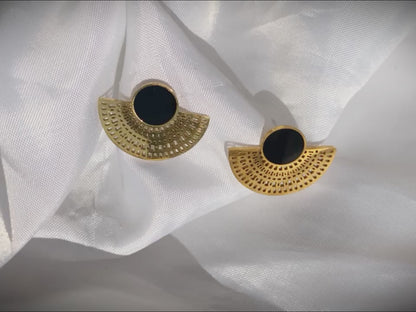 BOLDNESS Gold & black earrings